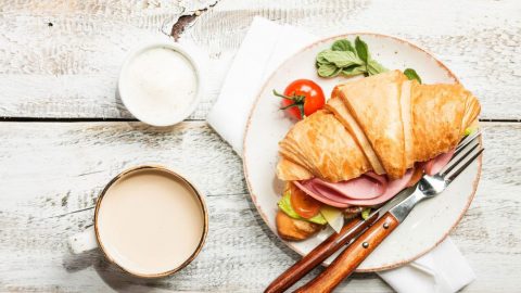 Croissant Salati Al Pecorino La Ricetta Perfetta Mentecontorta